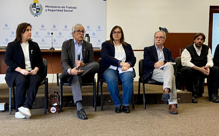 Autoridades durante la iInstalación de la mesa de trabajo tripartita