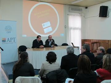 Autoridades en conferencia de prensa