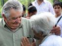 Mujica compartió un almuerzo con niños y ancianos en la Residencia de Suárez