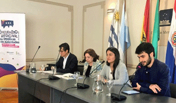 Autoridades en encuentro de jóvenes