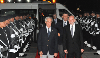 El presidente Tabaré Vázquez es recibido por el subsecretario para América Latina y el Caribe de México, Luis Alfonso de Alba