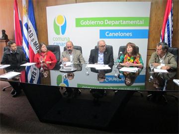Autoridades del APT e Intendencia de Canelones lanzando Plan de Educación financiera