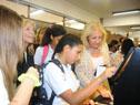 Ministra de Industria, Energía y Minería, Carolina Cosse, y directora nacional de Energía, Olga Otegui, en liceo n.° 2 de San José