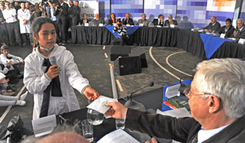 Escolar de Cardal entrega carta en sesión abierta del Consejo de Ministros