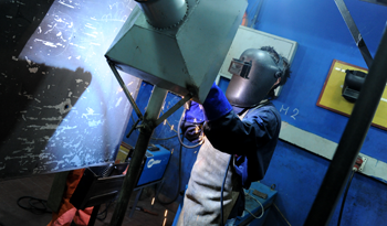 Trabajador en tareas de herrería Trabajador en tareas de herrería