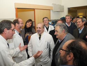 Presidente, Ministro de Salud y autoridades Universitarias