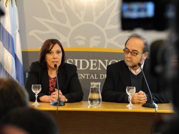 Ministra de Salud, Susana Muñiz y subsecretario de Trabajo, Nelson Loustanau