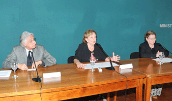 Inda, Muñoz y Moraes en presentación del grupo de trabajo