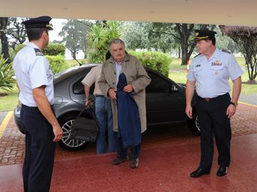 Presidente de la República, José Mujica parte en avión hacia Brasil