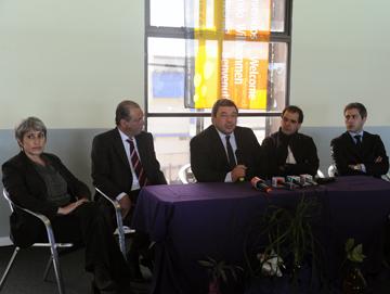Autoridades en conferencia de prensa