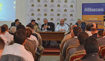 Fernando Longo, en actividad con inspectores de tránsito