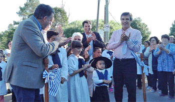 Yamandú Orsi y Álvaro García, en inauguración de obras del camino Perugorría, en Canelones