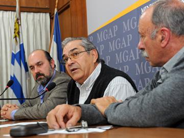 Autoridades en conferencia de prensa en MGAP