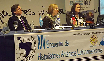 Autoridades en el Encuentro de Historiadores Antárticos Latinoamericanos