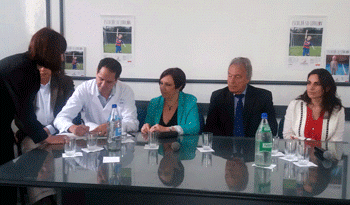 Autoridades en firma de convenio entre ASSE y Fundación Corazoncitos