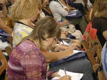 Personas escribiendo en un concurso por trabajo Personas escribiendo en un concurso por trabajo