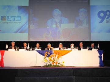Autoridades en festejo de la UTE