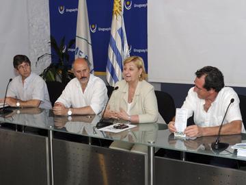Autoridades en conferencia