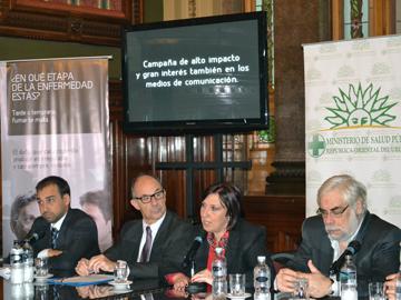 Autoridades en celebración oficial del Día Mundial sin Tabaco en la antesala de la Cámara de Senadores del Parlamento