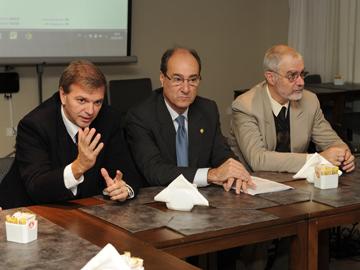 Autoridades en la reunión en procura de solicitar la organización del Campeonato Mundial de Fútbol en 2030