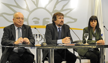 Director ejecutivo de AGESIC, José Clastornick, director general de Presidencia, Diego Pastorín y directora general de Catastro, Sylvia Amado