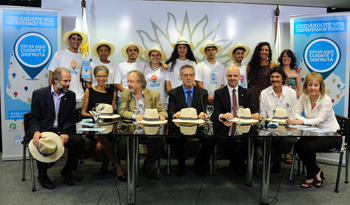 Autoridades en la presentación de campaña audiovisual para fomentar prevención