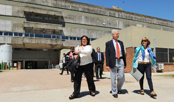 Dirección del MSP, encabezada por Jorge Basso, durante recorrida por Hospital de Durazno.