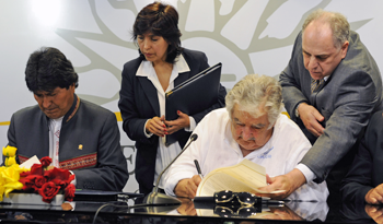 Presidentes José Mujica y Evo Morales Presidentes José Mujica y Evo Morales