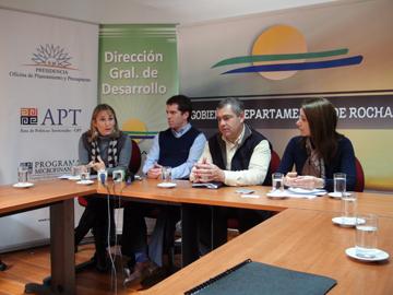 Autoridades en conferencia