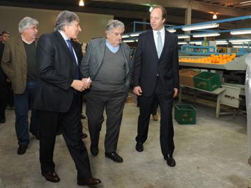 Presidente Mujica en inauguración de una planta de empaque de la citrícola Milagro S.A Presidente Mujica en inauguración de una planta de empaque de la citrícola Milagro S.A
