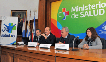 Autoridades en Ministerio de Salud Pública