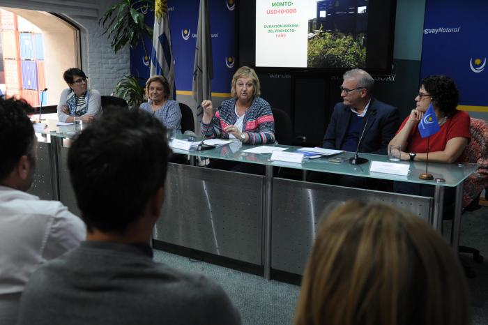 Convocatoria a proyectos de restauración costera, ecoturismo y gestión ambiental