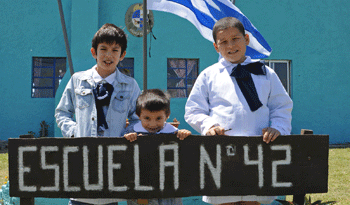 Alumnos de la escuela rural n.° 42 del paraje Tres Bocas, en Treinta y Tres