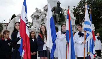 Niños que participaron en conmemoración del aniversario del nacimiento de José Pedro Varela