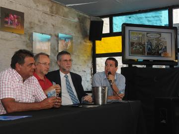 Autoridades en conferencia de prensa