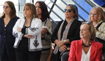 Ministra María Julia Muñoz junto a autoridades de la enseñanza