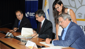 Ferreri, García y Taccone en firma de convenio