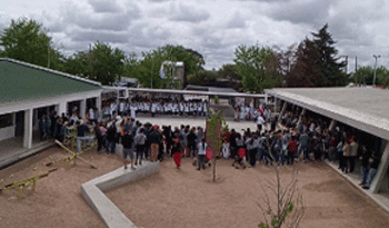 Escuela n.° 385 de tiempo completo en barrio Maracaná