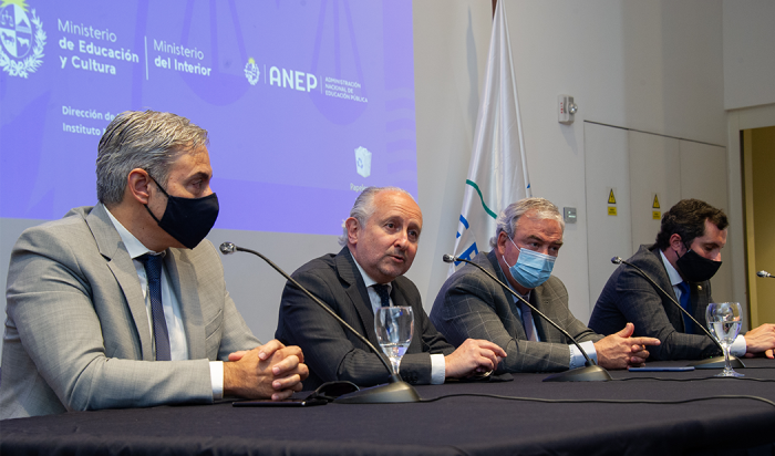 Autoridades del Ministerio del Interior, de Educación y Cultura, y de ANEP
