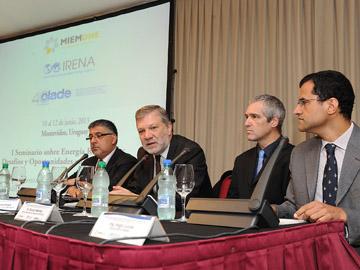 Autoridades en Primer Seminario de Energías Renovables