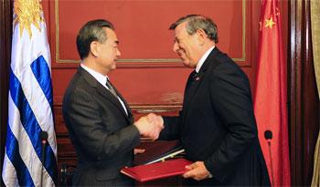 Rodolfo Nin Novoa y Wang Yi Rodolfo Nin Novoa y Wang Yi