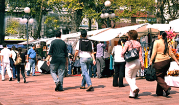 Gente caminando. Montevideo