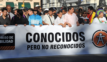 Marcha por inclusión bajo el eslogan “Conocidos, pero no reconocidos” por la Avenida 18 de Julio