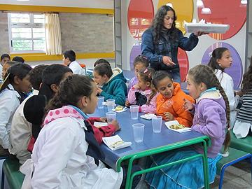 Escolares en el comedor