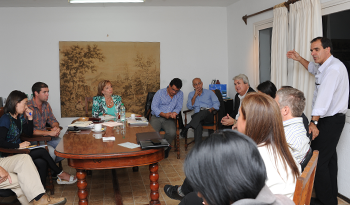 Ministra María Julia Muñoz, en reunión con representantes de Maldonado