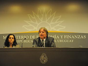 Ministro Lorenzo en conferencia de prensa