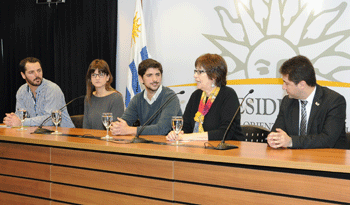 Autoridades en el Día Internacional de la Juventud.