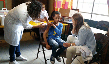 Vacunación en escuela n.° 185 de Montevideo
