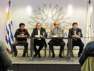 Loustaunau, Pereira, Reboledo y Santana en la Sala de Prensa de la Torre Ejecutiva