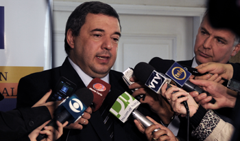 El ministro Mario Bergara explica los alcances de las medidas de rebaja del IVA